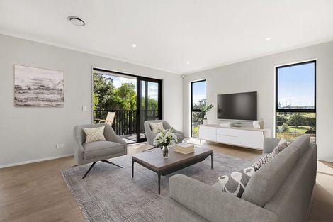 Photo of property in 8/7 Parapara Place, Albany, 0632