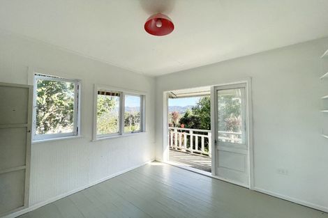 Photo of property in 741 South Titirangi Road, Titirangi, Auckland, 0604