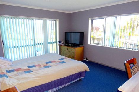 Photo of property in 13 Fleetwood Drive, Henderson, Auckland, 0612