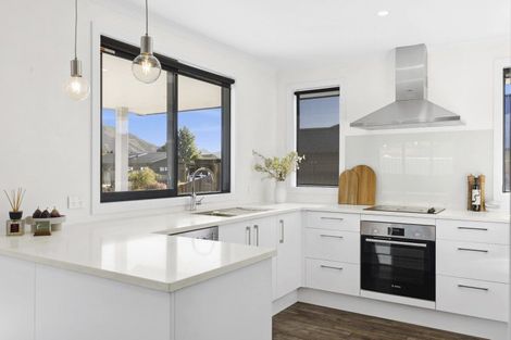 Photo of property in 12 Hebbard Court, Albert Town, Wanaka, 9305