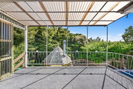 Photo of property in 60 Beach Road, Mellons Bay, Auckland, 2014