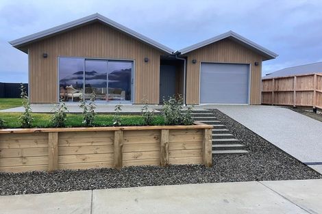 Photo of property in 44 Doug Ledgerwood Drive, Wanaka, 9305