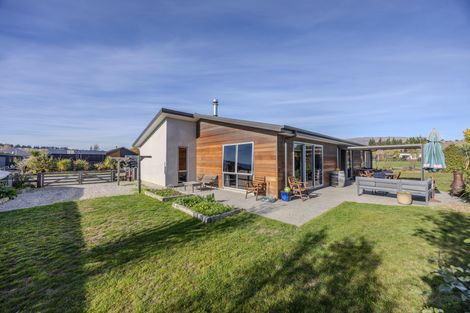 Photo of property in 4 Kingfisher Crescent, Albert Town, Wanaka, 9305