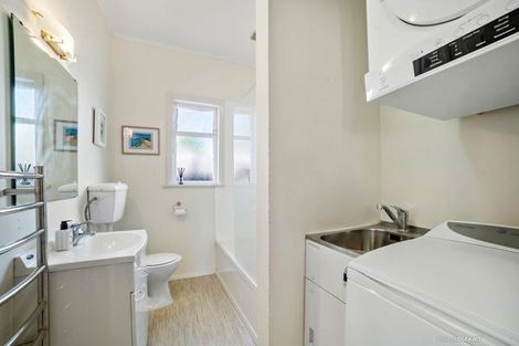 Photo of property in 22 Ranui Crescent, Khandallah, Wellington, 6035