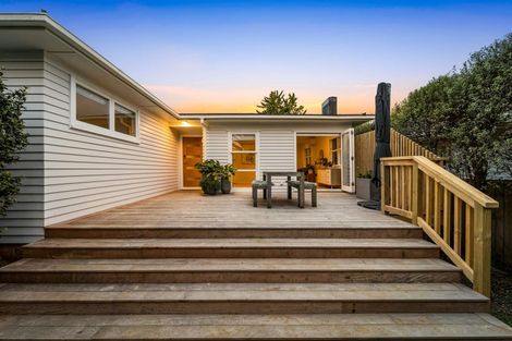 Photo of property in 1/17 Arosa Place, Forrest Hill, Auckland, 0620