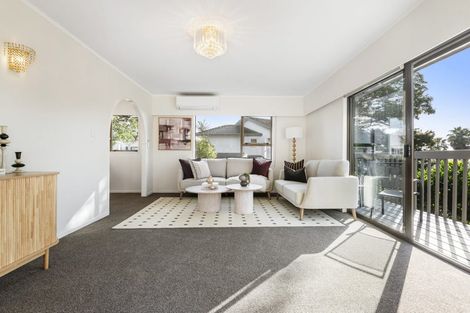 Photo of property in 1/193 East Coast Road, Castor Bay, Auckland, 0620