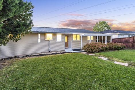 Photo of property in 21 Arlette Place, Massey, Auckland, 0614