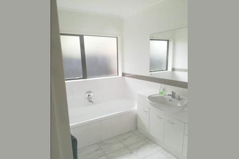 Photo of property in 24 Newinn Crescent, East Tamaki Heights, Auckland, 2016