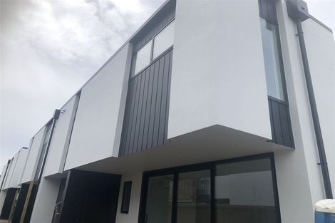 Photo of property in 10 Bishop Street, Green Bay, Auckland, 0604