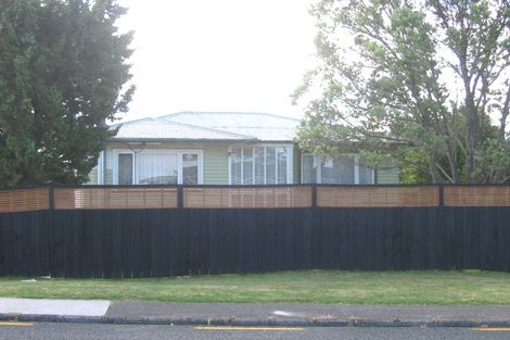 Photo of property in 1/80 College Road, Northcote, Auckland, 0627