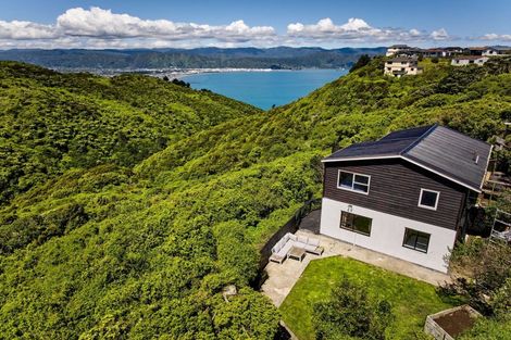 Photo of property in 16b Fernhaven Grove, Newlands, Wellington, 6037