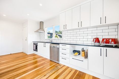 Photo of property in 38 Woodside Road, Massey, Auckland, 0614