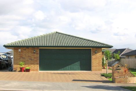 Photo of property in 9 Mulroy Place, East Tamaki Heights, Auckland, 2016