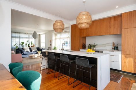 Photo of property in 55 Napier Terrace, Hospital Hill, Napier, 4110