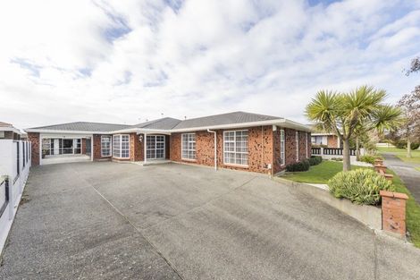 Photo of property in 6 Grange Place, Milson, Palmerston North, 4414