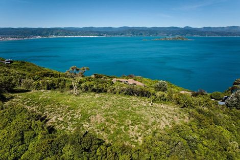 Photo of property in 50 Dungarvan Road, Newlands, Wellington, 6037