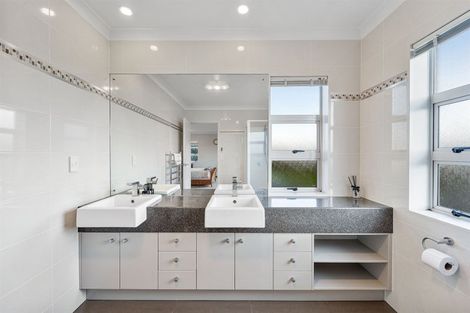 Photo of property in 55 Laurel Oak Drive, Schnapper Rock, Auckland, 0632