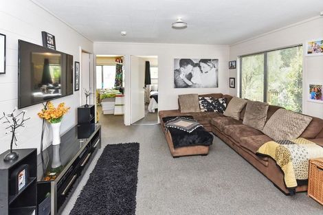 Photo of property in 17a Leaming Place, Clarks Beach, 2122