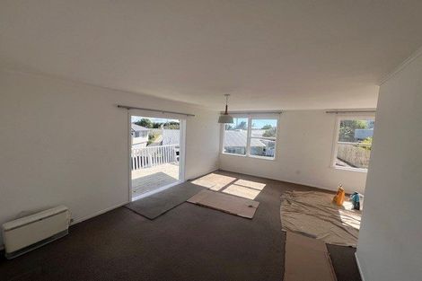 Photo of property in 1/666 East Coast Road, Pinehill, Auckland, 0630