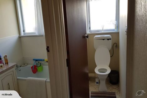 Photo of property in 1/5 Grove Road, Papakura, 2110