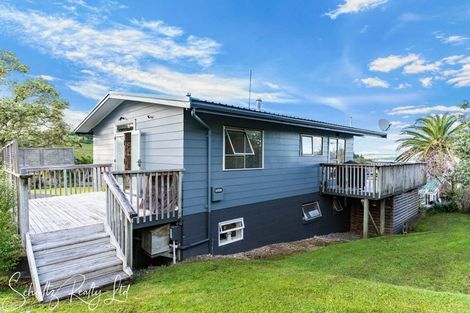 Photo of property in 23 Oxford Street, Whakapirau, 0583