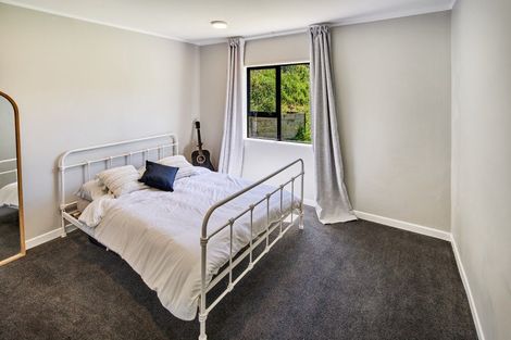 Photo of property in 16b Fernhaven Grove, Newlands, Wellington, 6037