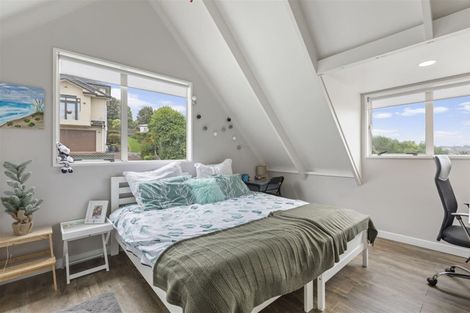 Photo of property in 40 Tyrico Close, Unsworth Heights, Auckland, 0632