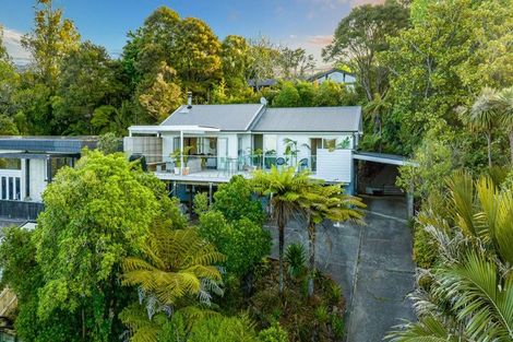 Photo of property in 20 Raroa Terrace, Waiatarua, Auckland, 0604