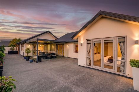 Photo of property in 6 Lakebridge Place, Parklands, Christchurch, 8083