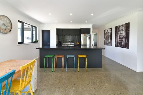 Photo of property in 87 Sheffield Road, Helensville, 0875