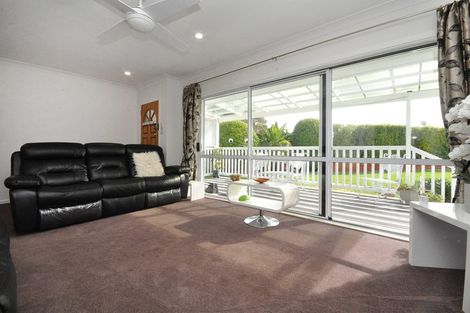 Photo of property in 27 Clinton Avenue, Te Atatu Peninsula, Auckland, 0610