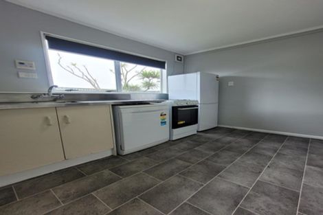 Photo of property in 15 Edgecombe Street, Newlands, Wellington, 6037