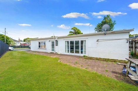 Photo of property in 43 Hallberry Road, Mangere East, Auckland, 2024