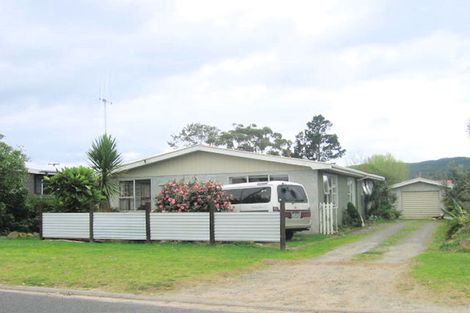Photo of property in 104 Beverley Terrace, Whangamata, 3620