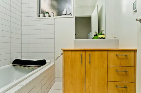 Photo of property in 14a Berne Place, Birkenhead, Auckland, 0626