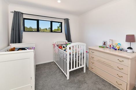 Photo of property in 21 Rauta Way, Helensville, 0800