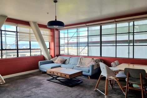 Photo of property in Endeavour Apartments, 10/125u Thorndon Quay, Pipitea, Wellington, 6011