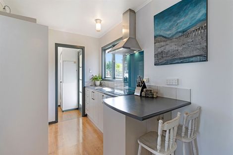 Photo of property in 25 Essex Street, Te Atatu South, Auckland, 0610
