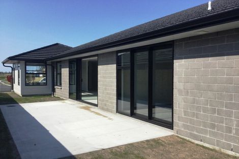 Photo of property in 8 Bill Miller Drive, Papamoa, 3118