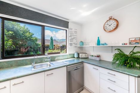 Photo of property in 10 Kanawa Street, Waikanae, 5036