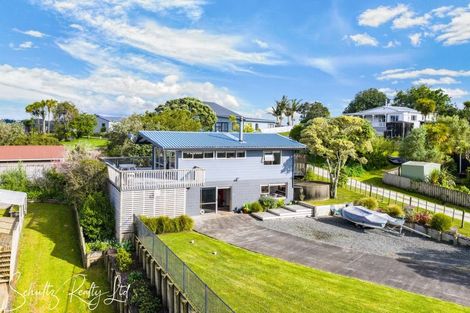 Photo of property in 23 Oxford Street, Whakapirau, 0583