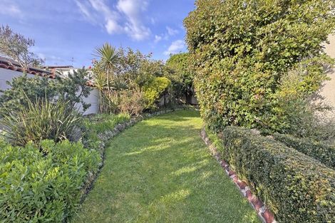 Photo of property in 8 Langstone Place, Chatswood, Auckland, 0626