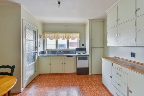 Photo of property in 56 Cambridge Terrace, Papatoetoe, Auckland, 2025