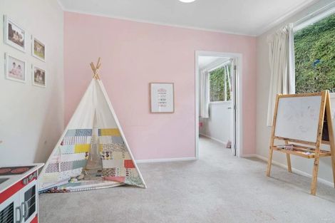 Photo of property in 1/15 Sunhaven Avenue, Glenfield, Auckland, 0629