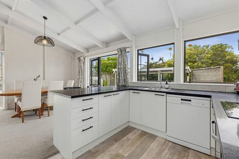 Photo of property in 11 Foyle Place, Glendene, Auckland, 0602