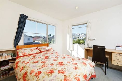 Photo of property in 1/32 Fields Parade, Oteha, Auckland, 0632