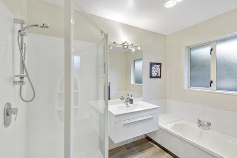 Photo of property in 2 Magnolia Lane, St Albans, Christchurch, 8052