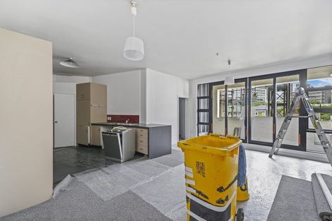Photo of property in Endeavour Apartments, 18/125u Thorndon Quay, Pipitea, Wellington, 6011