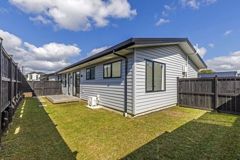 Photo of property in 18 Madden Avenue, Kumeu, 0810