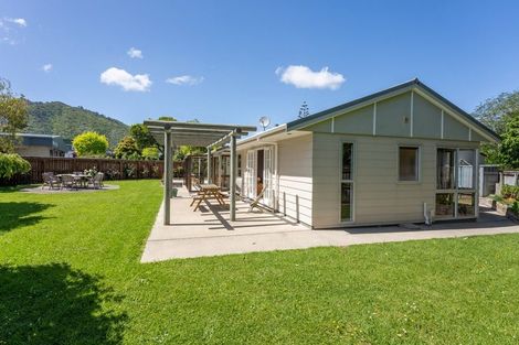 Photo of property in 16 Iti Grove, Waikanae, 5036